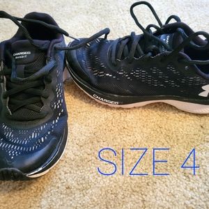 Boys Size 4 UA Charged Bandit